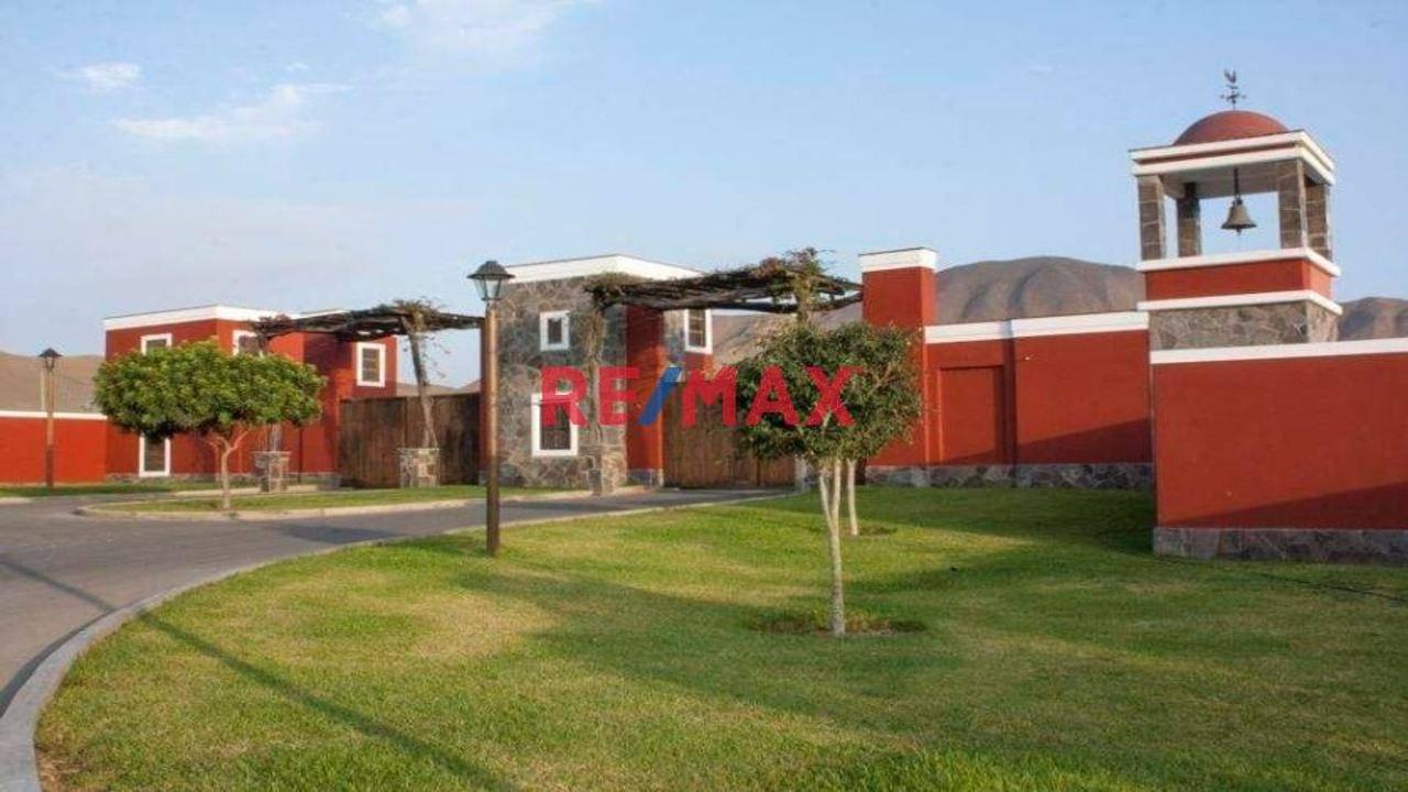 Vendo Terreno De 1,500 M2  Ideal Para Casa De Campo En El Exclusivo Condominio Las Colinas De Puerto Viejo, Km 73.5 De La Panamericana Sur.