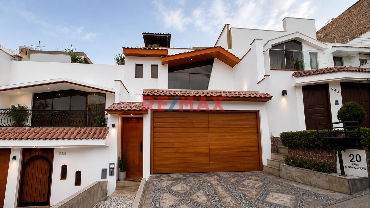 Gran Oportunidad: Se Vende Casa En La Molina Super Amplia De 4 Habitaciones Y Un Mini Departamento