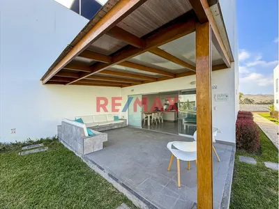 Se Vende Linda Casa De Playa En Condominio Kentia Puerto Viejo Km 71 Panam. Sur