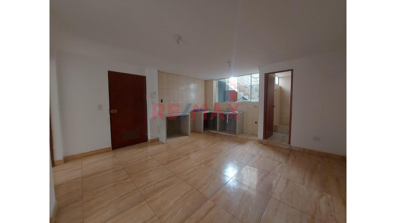 Se Alquila Departamento En Tercer Piso Con Balcon De Estreno En El Distrito De Carabayllo
