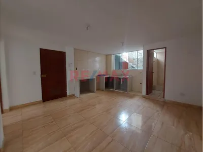 Se Alquila Departamento En Tercer Piso Con Balcon De Estreno En El Distrito De Carabayllo