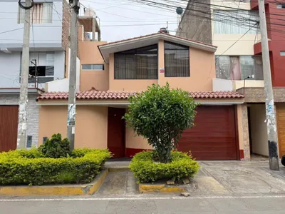 Venta de Casa en Chorrillos - Lima 4 Dormitorios