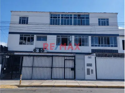 Departamento en venta · C. del Arco Iris 247, Santiago de Surco · 146 m², 6 dorm.