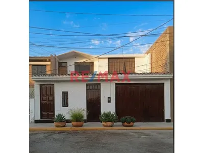 Vendo Casa 2 Pisos En Urb. El Trapecio 160 M2 ( 1 Cochera ), Cada Piso Ingreso Independiente