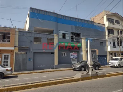 Venta De Amplio De Local Comercial De 540M2