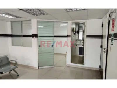Vendo Local Comercial De 52 M² En Av. Escardó: Ideal Para Consultorio Médico Y Listo Para Operar