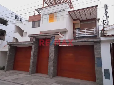 🏡 ¡Alquila Un Hermoso Dúplex Con Estilo De Casa En Lomas Del Pilar – Santiago De Surco!