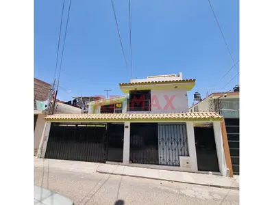 Vendo Casa Amplia En Cerro Colorado