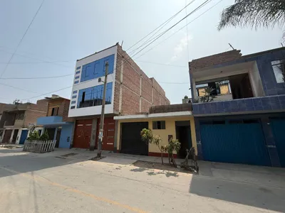 Venta de Casa en Ate - Lima 3 Dormitorios 