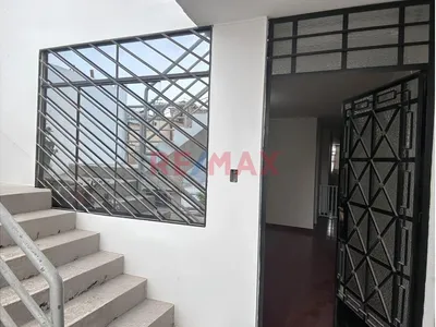 En Alquiler - Departamento En Dos Dormitorios En Urbanizaciön Pro - Los Olivos