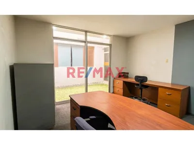 Oficina En Alquiler De 19 M² Con Terraza En San Isidro – Excelente Ubicación