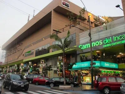 Venta de Local Comercial en Santiago de Surco - Lima 3 Dormitorios