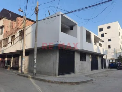 Alquiler Local Comercial En Los Olivos - Altura Paradero Ceo - Huandoy