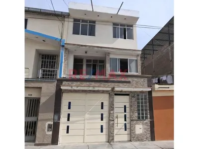 Venta Casa 3 Pisos Urb Las Brisas Chiclayo