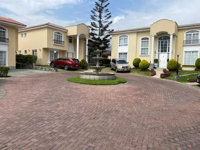 Venta de Casa en La Molina - Lima 4 Dormitorios