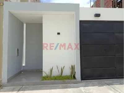 Casa en venta · Urb. Alameda Country Club, Castilla · 84 m², 2 dorm.