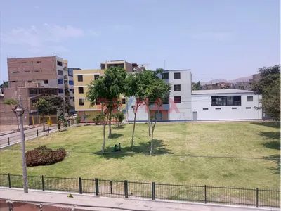 Vendo Amplia Casa Frente A Parque En Villa Sol Los Olivos
