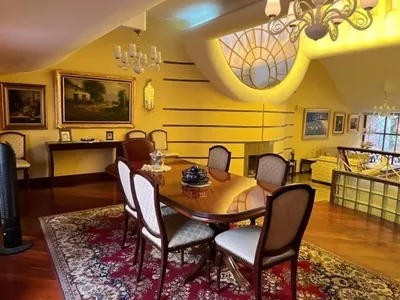Casa en venta · Av. la Floresta 492, Santiago de Surco · 303 m², 4 dorm.