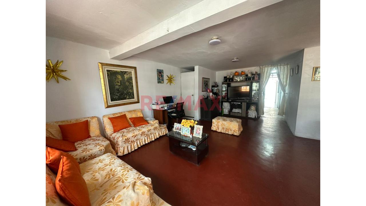 Casa En Venta Frente A Parque
