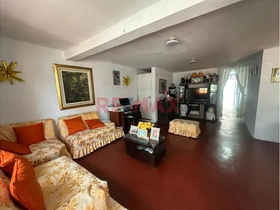 Casa En Venta Frente A Parque
