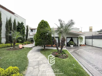 Venta de Casa en Santiago de Surco - Lima 4 Dormitorios