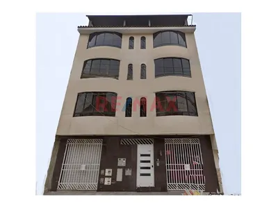 Propiedad En Venta De 4 Pisos, Con 2 Locales Comerciales Y 3 Departamentos