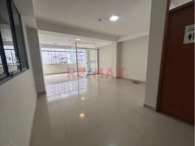 🏢 Oficina Administrativa En Lince En 4To Piso– Ubicación Estratégica Y Zona De Estacionamiento 🚗