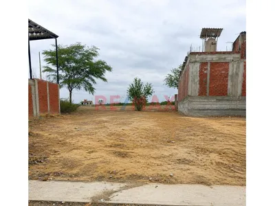 Vendo Amplio Terreno De 200 M2 En Urb. Miraflores Boulevar Park Plaza.
