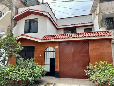 Venta de Casa en Ate - Lima 7 Dormitorios 