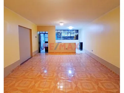 🔥 ¡Local En Alquiler En Zona Top De Huancayo! 📍 Aguirre Morales Con Tacna – S/ 1,200