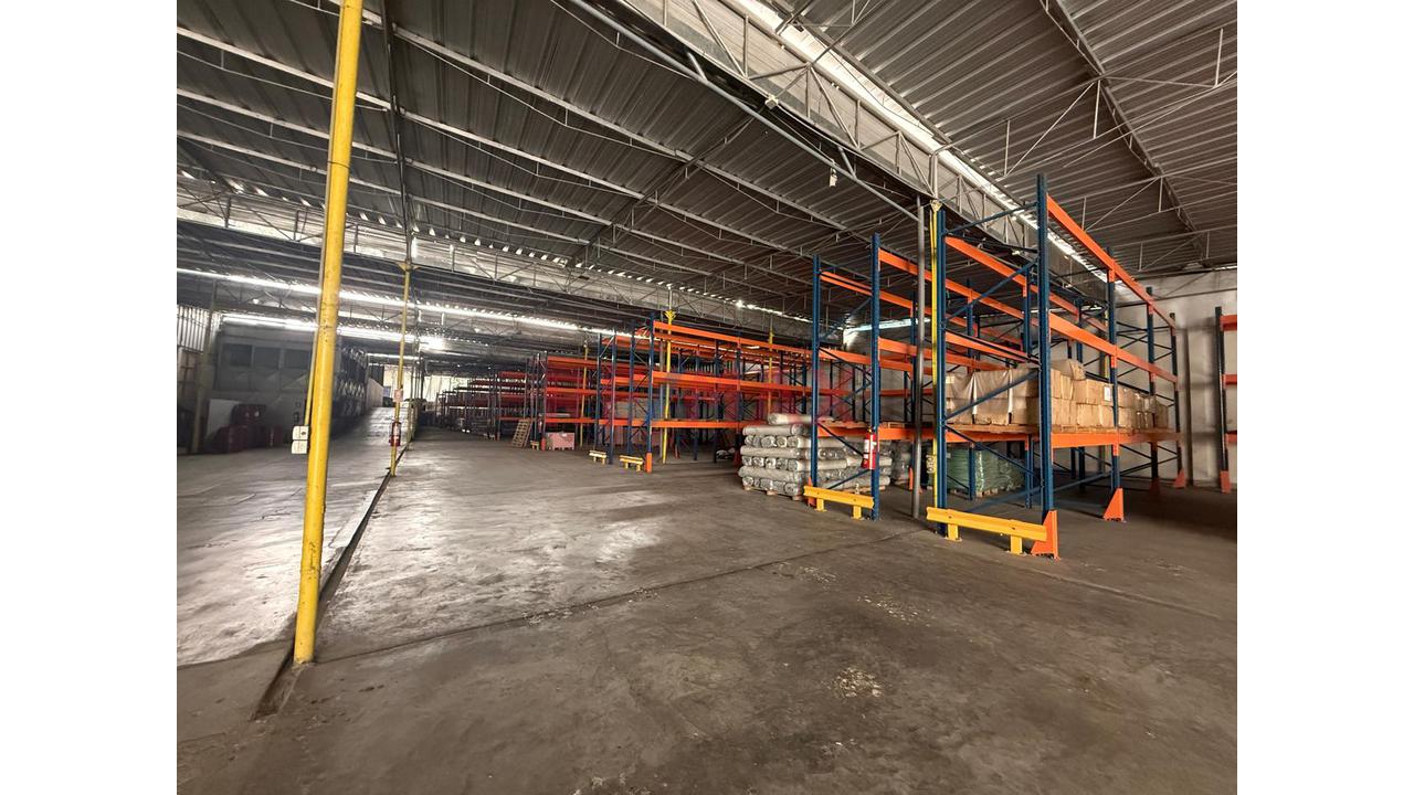 Alquiler Almacen Industrial Mas Oficinas Y Estacionamiento - Nicolas De Pierola