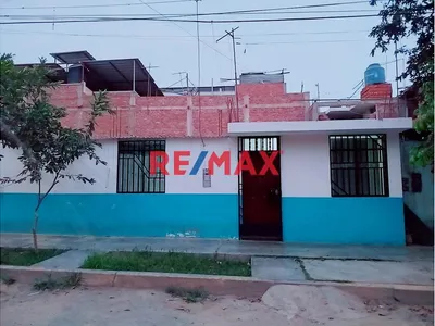 Se Vende Casa En Buena Ubicación Cerca A Cancha De Futbol, Plaza De Armas De Laredo