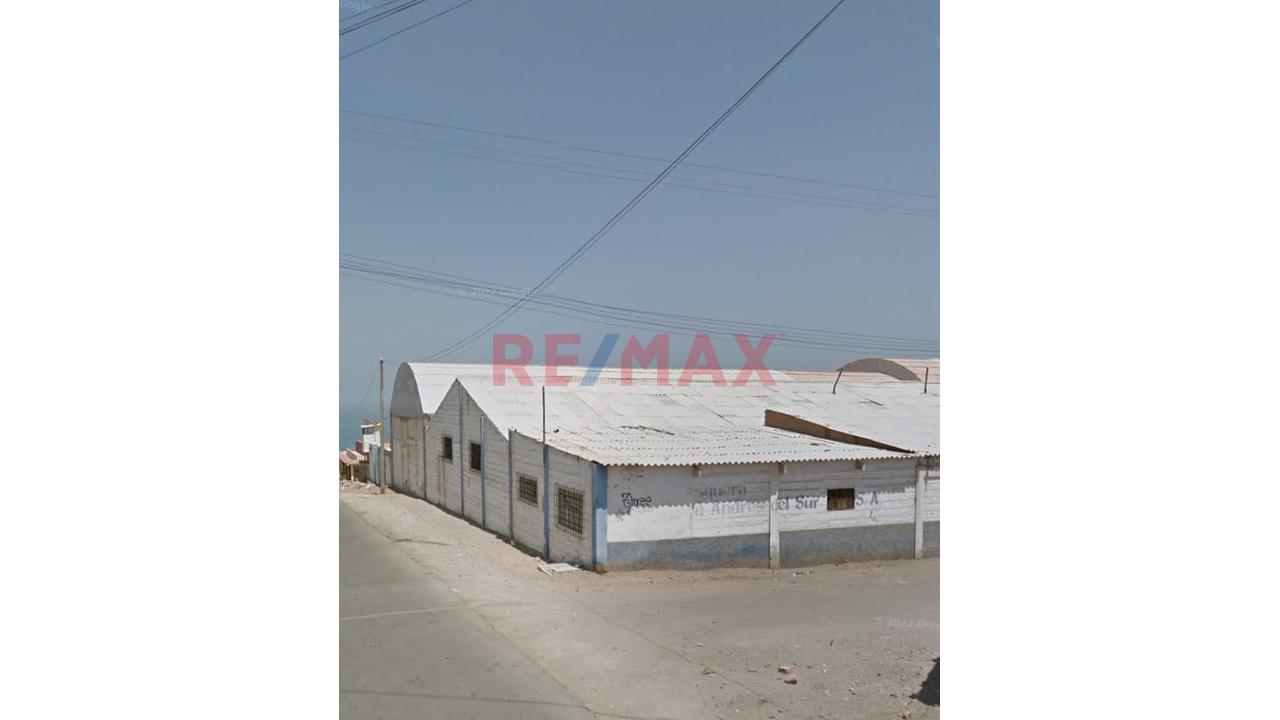 Amplio Terreno En Esquina Con Construcción E Infraestructura Existente, Con Un Área Total De 3,306.01 M², Completamente Cercado Y Con Partida Registral