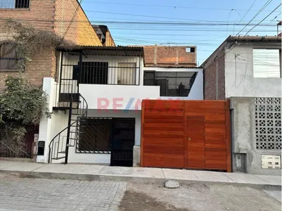 Venta de Casa en Villa El Salvador - Lima 5 Dormitorios 