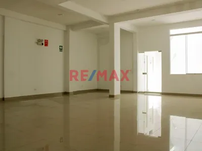 Alquilo Oficina De 95 M² En Miraflores: Versatilidad Comercial A Pasos De Larco Y Benavides