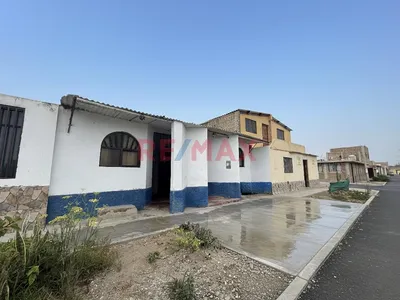 Venta Casa Como Terreno, Calle San Jorge A 2 Cdras De La Playa Acapulco, Las Delicias