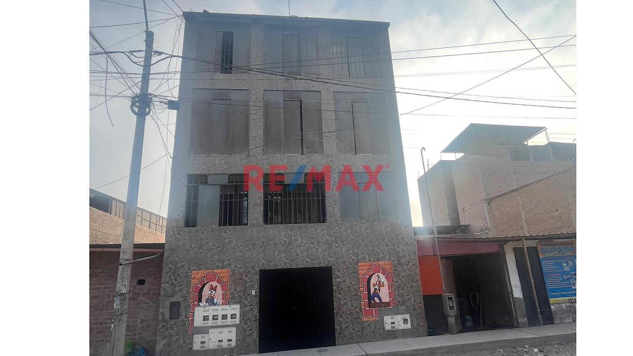 Vendo Casa De 4 Pisos En Urb Oasis De Villa