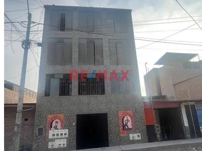 Vendo Casa De 4 Pisos En Urb Oasis De Villa
