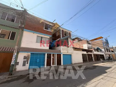 Departamento En 1Er Piso Con Local Comercial En Sjm - 186M2 En Zona Estratégica