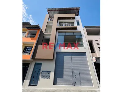 Se Alquila Local Comercial De 237 A Media Cuadra De Plaza De Armas - Chepen (Opcional Alquilar 2Do Nivel A 3500 Soles Adicional)