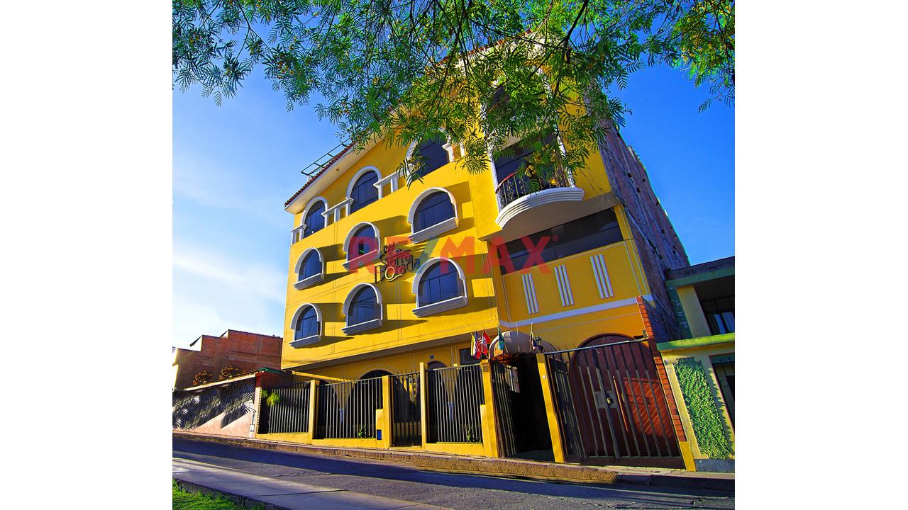 Se Vende Hermoso Hotel 3 Estrellas Frente A Parque En Ayacucho, Peru