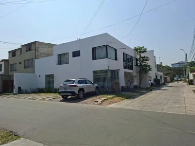 Alquiler de Local Comercial en Santiago de Surco - Lima 0 Dormitorio 