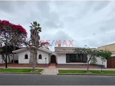 ¡¡¡Oportunidad Única En San Isidro!!! Casa A Precio De Terreno ¡Ideal Para Desarrollo Inmobiliario!