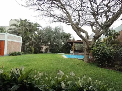 Venta de Casa en Santiago de Surco - Lima 4 Dormitorios