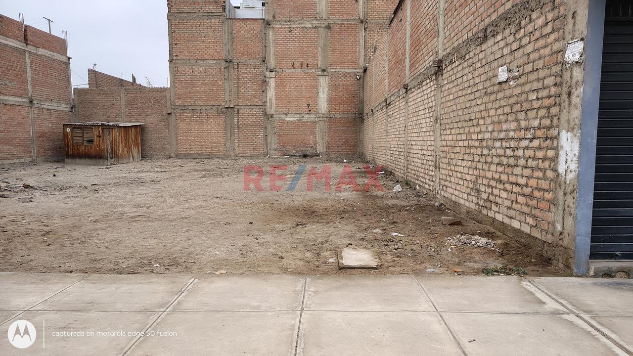 Atencion!!! Terreno Frente A Avenida En Urb Alameda El Pinar - Comas