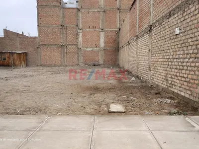 Atencion!!! Terreno Frente A Avenida En Urb Alameda El Pinar - Comas