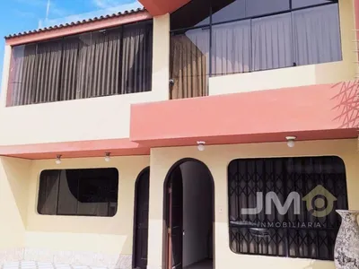 Venta de Casa en Ate - Lima 4 Dormitorios 