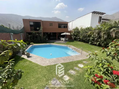 Casa en venta · Rinconada del Lago Etapa 1, La Molina · 350 m², 3 dorm.