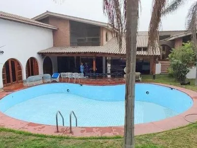 Venta de Casa en La Molina - Lima 8 Dormitorios
