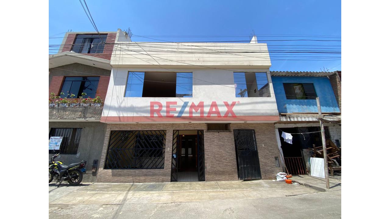Venta De Casa De 2 Pisos Mas Azotea Con Departamento Independiente -  San Juan De Miraflores
